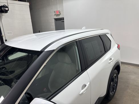 Used 2025 Nissan Rogue SV image 11