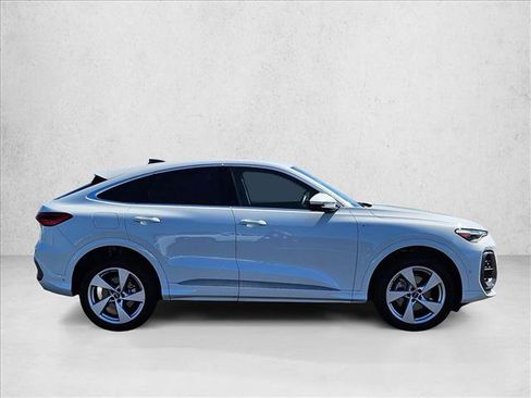 Used 2025 Audi Q5 Premium Plus w/ Premium Plus AWD/4WD image 4