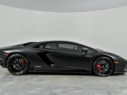 Used 2018 Lamborghini Aventador S image 15