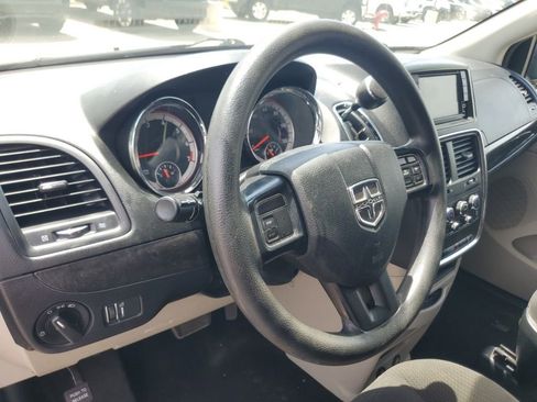 Used 2018 Dodge Grand Caravan SE FWD image 9