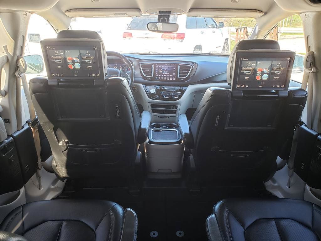 Used 2020 Chrysler Pacifica Touring-L Plus FWD image 14