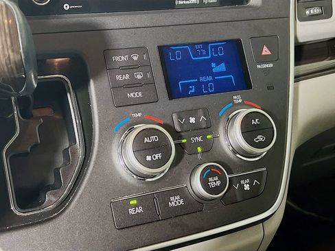 Certified 2018 Toyota Sienna XLE w/ XLE Navigation Package FWD image 14