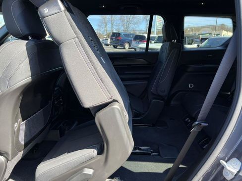 Used 2025 Jeep Grand Cherokee L Laredo w/ Luxury Tech Group I AWD/4WD image 5