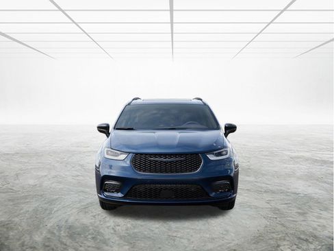 New 2025 Chrysler Pacifica Limited image 6