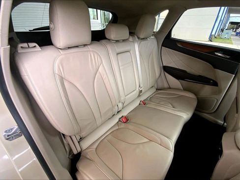 Used 2018 Lincoln MKC Select w/ Select Plus Package image 19