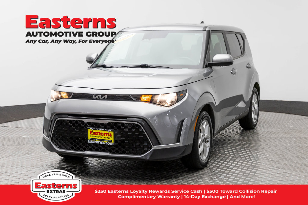 Used 2023 Kia Soul LX w/ LX Technology Package FWD image 1