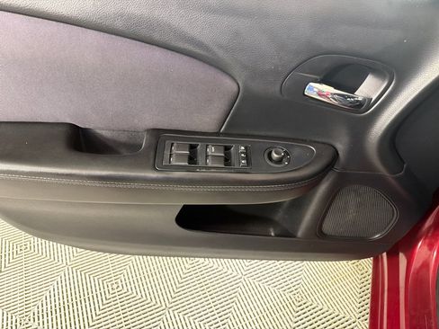 Used 2013 Chrysler 200 Touring FWD image 9
