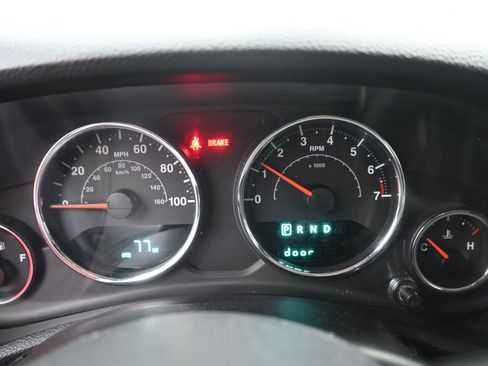 Used 2015 Jeep Wrangler Unlimited Rubicon image 19