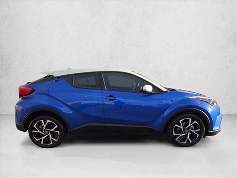 Used 2018 Toyota C-HR XLE image 4