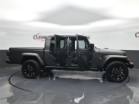 Used 2025 Jeep Gladiator Sport image 32