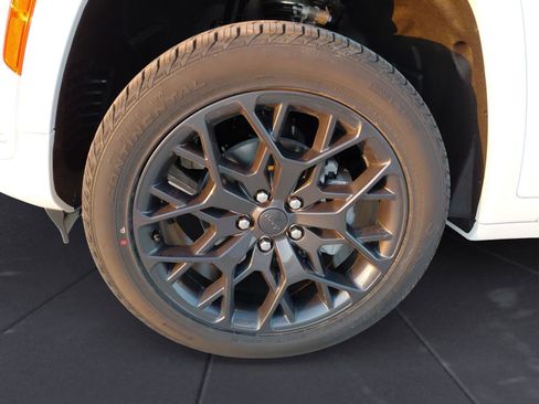 New 2025 Jeep Grand Cherokee Summit w/ Obsidian Package image 37