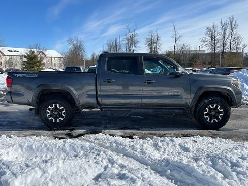 Used 2018 Toyota Tacoma TRD Off-Road image 8