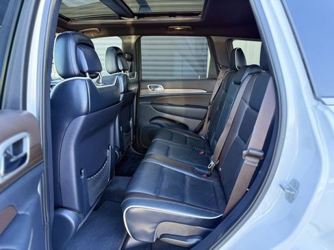 Used 2014 Jeep Grand Cherokee Overland AWD/4WD image 14
