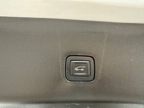 Used 2019 Chevrolet Traverse LT w/ LT Premium Package image 18