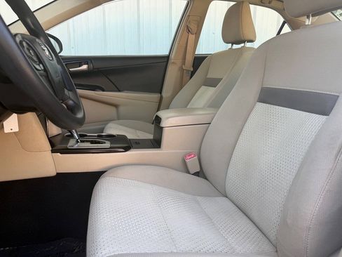 Used 2013 Toyota Camry LE FWD image 17