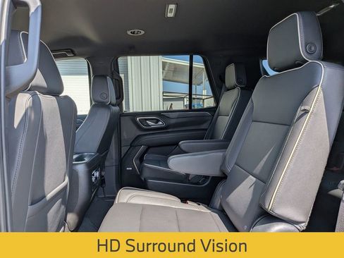 Used 2024 GMC Yukon SLT w/ SLT Luxury Package AWD/4WD image 32