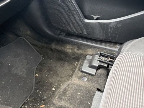 Used 2015 Ford Taurus SEL image 19