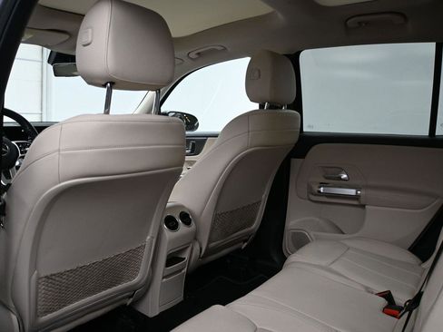 Used 2021 Mercedes-Benz GLB 250 4MATIC image 11