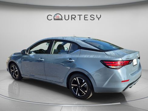 Certified 2024 Nissan Sentra SV FWD image 5