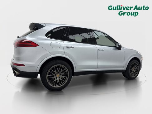 Used 2017 Porsche Cayenne Platinum Edition w/ Premium Package (PJV) AWD/4WD image 9