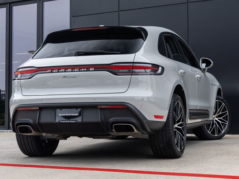 Certified 2026 Porsche Macan AWD/4WD image 11
