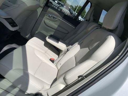 Used 2024 Volvo XC90 B5 Plus AWD/4WD image 10