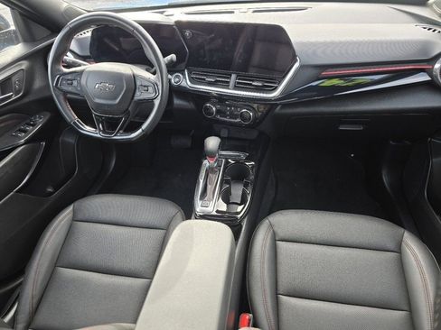 Used 2024 Chevrolet Trax RS w/ Sunroof Package image 18