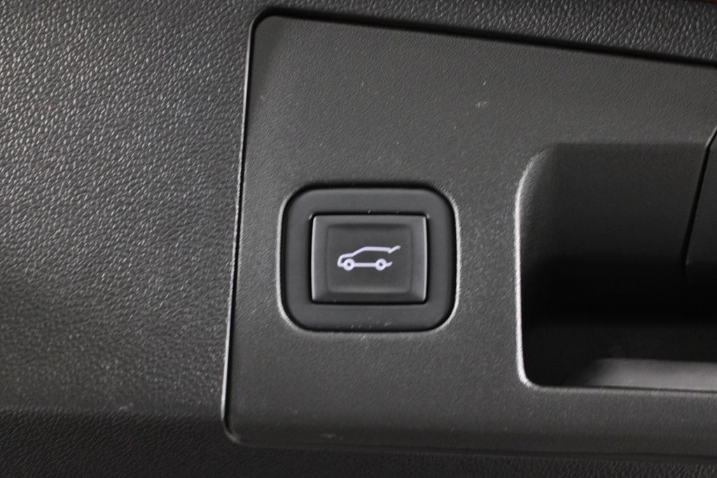 Used 2025 Cadillac XT4 Sport FWD image 17