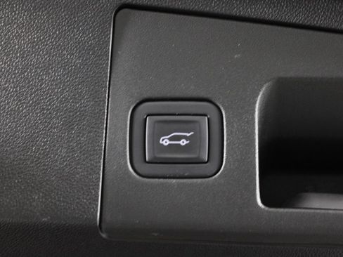Used 2025 Cadillac XT4 Sport FWD image 17