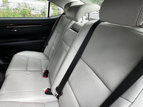 Used 2013 Lexus ES 350 w/ Luxury Pkg FWD image 32