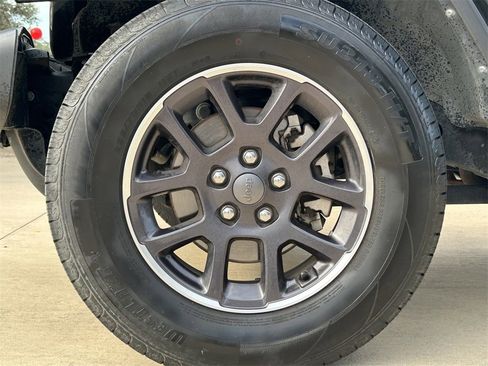 Used 2023 Jeep Gladiator Overland image 9