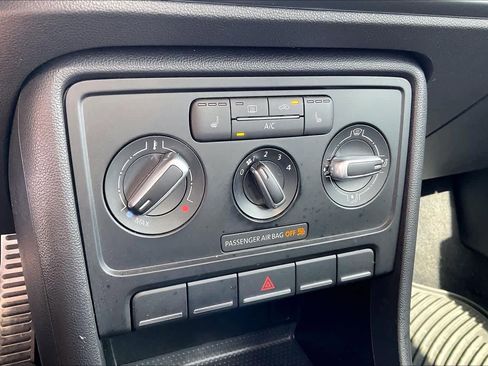 Used 2014 Volkswagen Beetle R-Line image 33