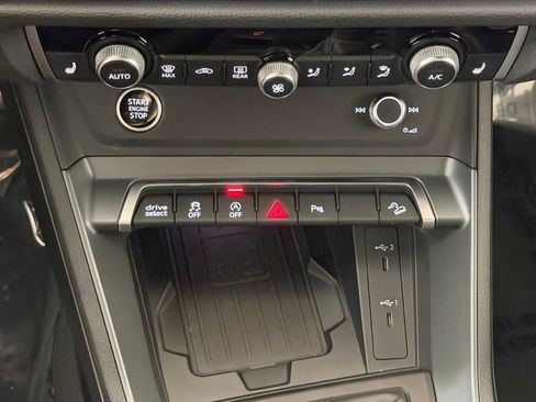 Certified 2025 Audi Q3 2.0T Premium Plus w/ Premium Plus Package AWD/4WD image 19