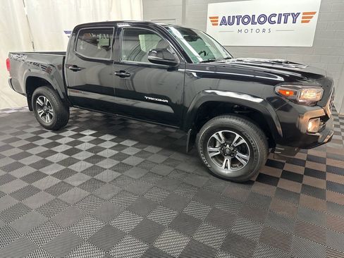 Used 2019 Toyota Tacoma TRD Sport image 3