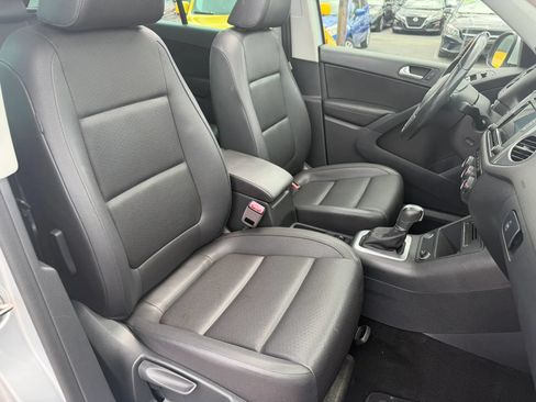 Used 2017 Volkswagen Tiguan Wolfsburg Edition FWD image 11