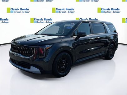 Used 2025 Kia Carnival