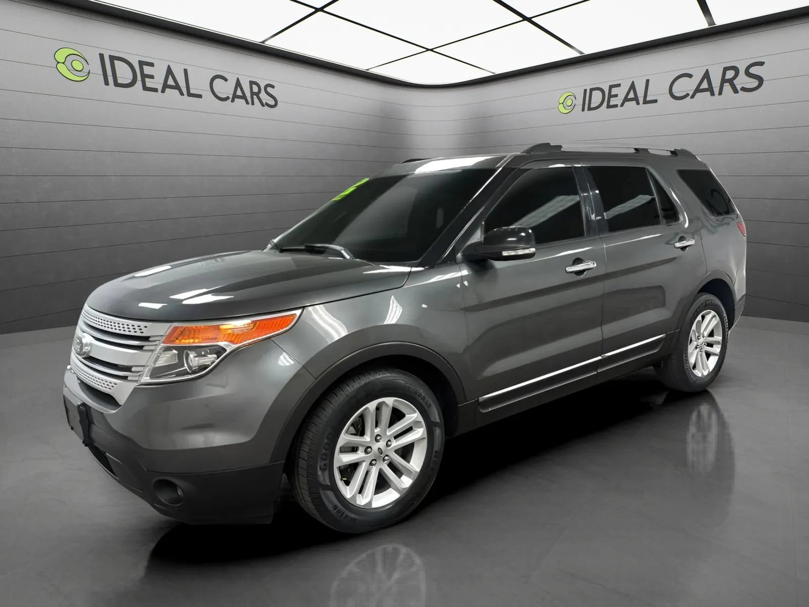 Used 2015 Ford Explorer XLT FWD image 1