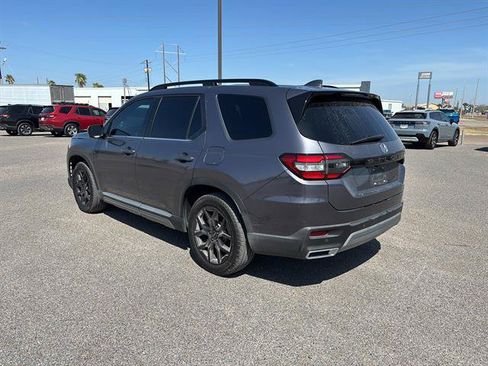 Used 2025 Honda Pilot Touring image 5
