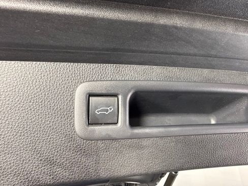 Used 2020 Toyota Highlander Limited FWD image 36