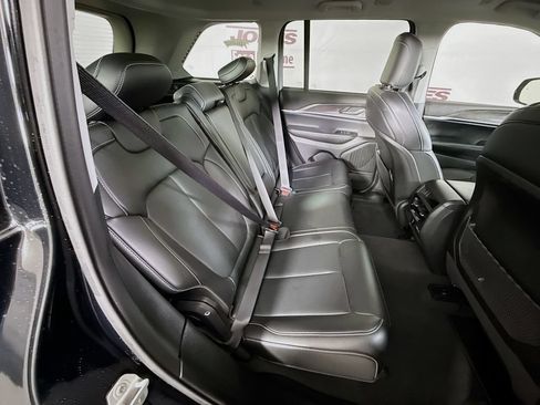 Used 2023 Jeep Grand Cherokee Limited AWD/4WD image 32