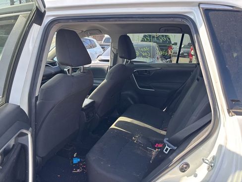 Used 2022 Toyota RAV4 LE w/ Carpet Mat Package (TMS) AWD/4WD image 4