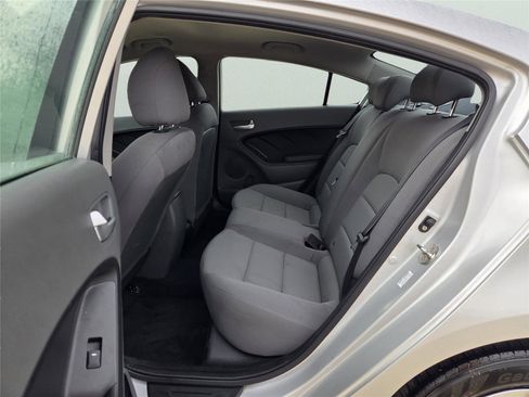 Used 2018 Kia Forte LX w/ LX Rear Camera Package image 27