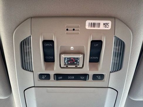 Used 2023 Toyota Highlander XLE AWD/4WD image 26
