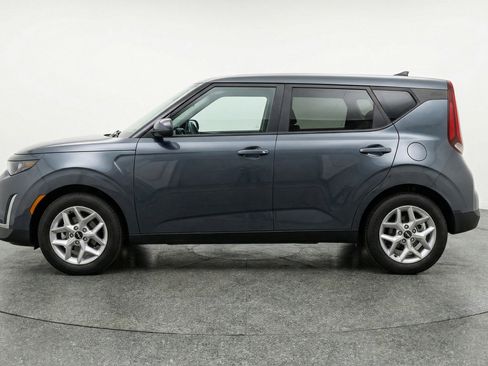 Used 2025 Kia Soul LX w/ LX Technology Package image 5