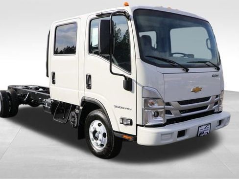 New 2025 Chevrolet Low Cab Forward image 13