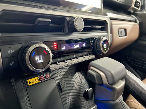Used 2026 Toyota 4Runner Limited AWD/4WD image 17
