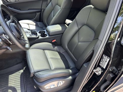 Certified 2026 Porsche Macan AWD/4WD image 12