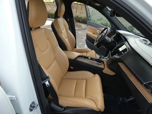 Used 2017 Volvo XC90 T6 Inscription w/ Vision Package image 30