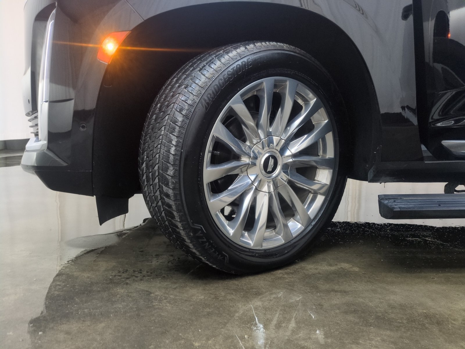 Used 2024 Cadillac Escalade ESV Premium Luxury w/ Performance Package AWD/4WD image 25