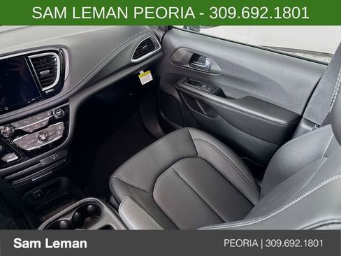 New 2026 Chrysler Pacifica Select FWD image 22